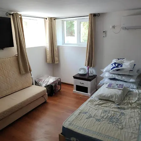 아파트 2 Bed - Sleeps 7 - Private Garden - Parking Tŭnkovo