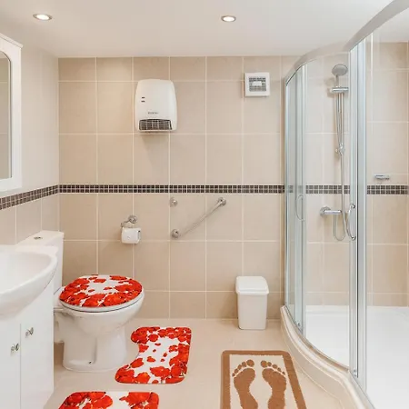 아파트 2 Bed - Sleeps 7 - Private Garden - Parking Tŭnkovo