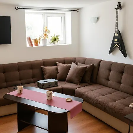 2 Bed - Sleeps 7 - Private Garden - Parking * Haskovo